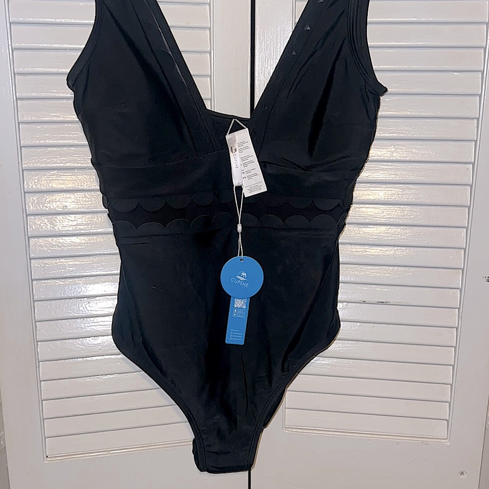NWT Cupshe Sz L Black One Piece Swimsuit with Mesh Trim and Scalloped Edges